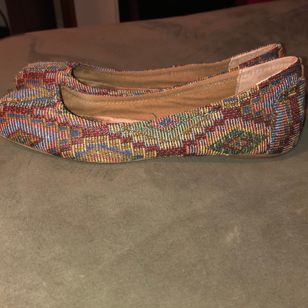 Unique patterned Aldo flats